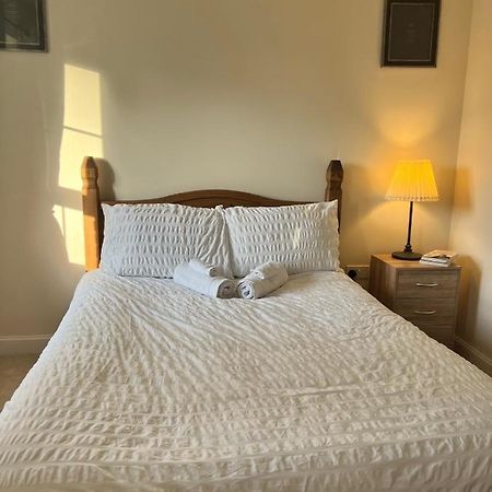 Cosy Double Room With Private Bathroom Homestay Caldecote エクステリア 写真