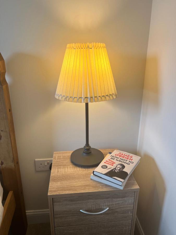 Cosy Double Room With Private Bathroom Homestay Caldecote エクステリア 写真